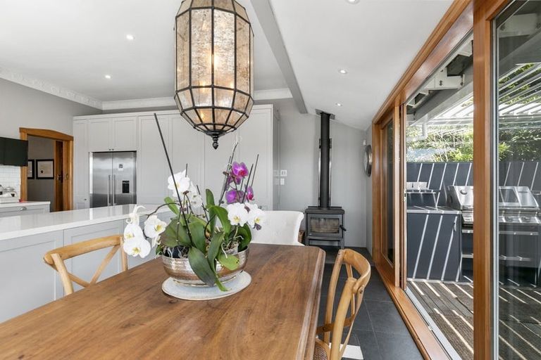 Photo of property in 8 Robieson Lane, Roseneath, Wellington, 6011