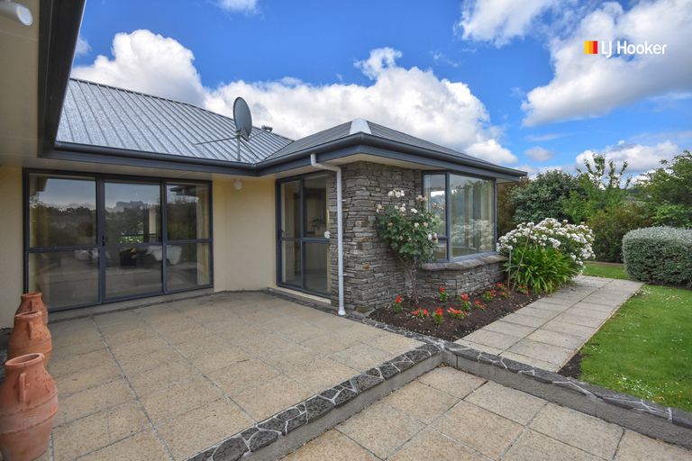 Photo of property in 18 Sunninghurst Drive, Fairfield, Dunedin, 9018