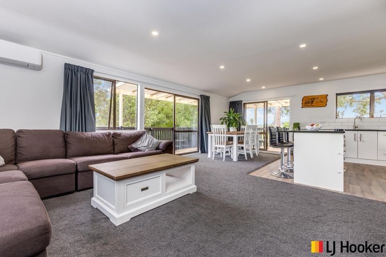 Photo of property in 2/187 Carnoustie Drive, Wattle Downs, Auckland, 2103