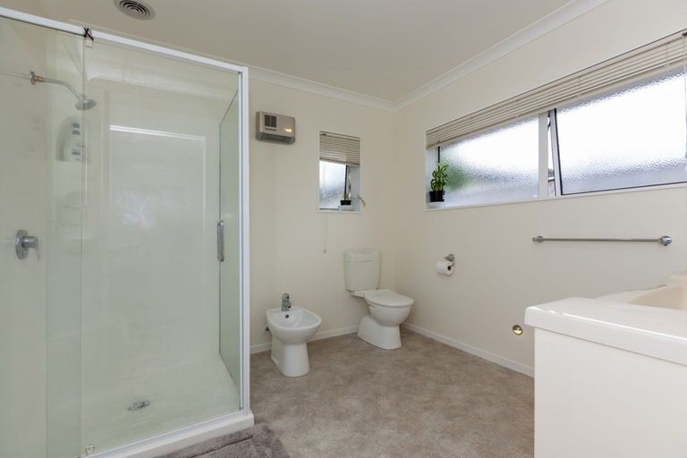 Photo of property in 2 Cascade Way, Paraparaumu, 5032
