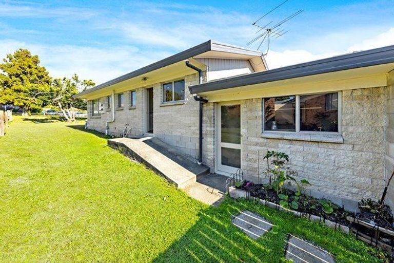 Photo of property in 1/30 Coles Crescent, Papakura, 2110