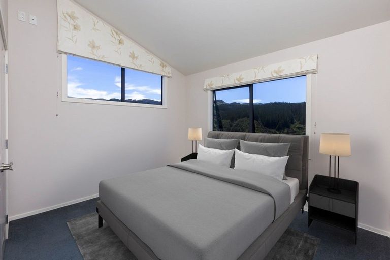 Photo of property in 27 Mcewen Crescent, Riverstone Terraces, Upper Hutt, 5018