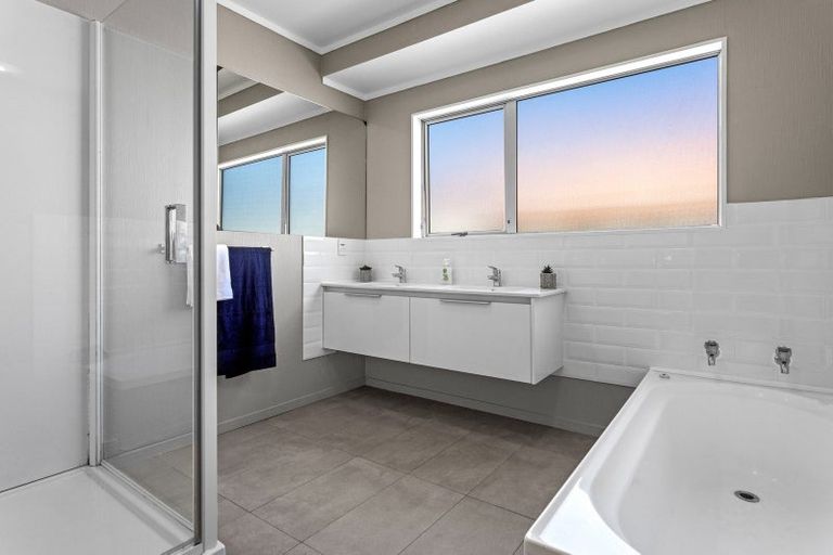 Photo of property in 5 Edgewater Grove, Whakatane, 3120