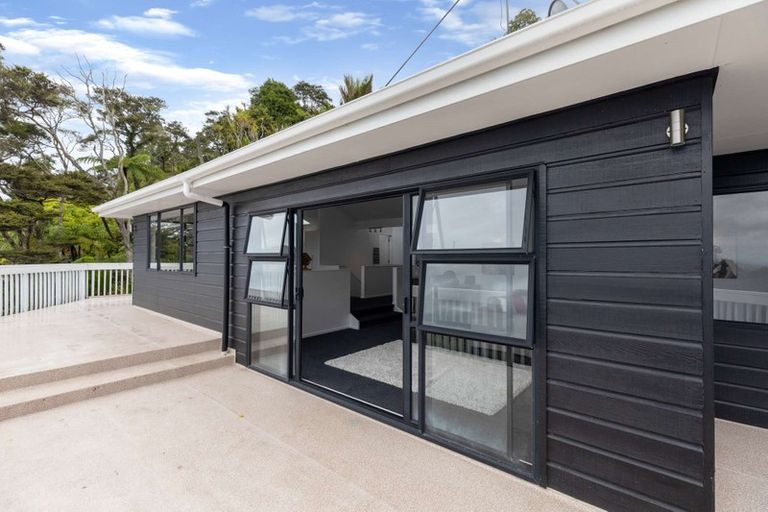 Photo of property in 292 Forest Hill Road, Waiatarua, Auckland, 0612