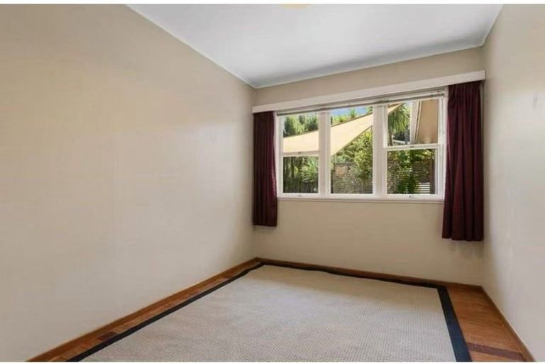 Photo of property in 1/30 Lyttelton Avenue, Forrest Hill, Auckland, 0620