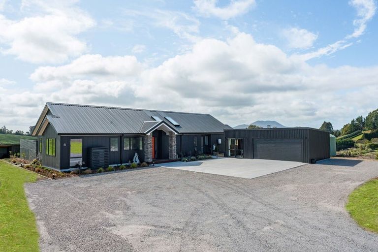 Photo of property in 5 Vickers Way, Acacia Bay, Taupo, 3385