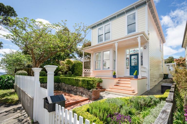 Photo of property in 33 Grove Road, Kelburn, Wellington, 6012