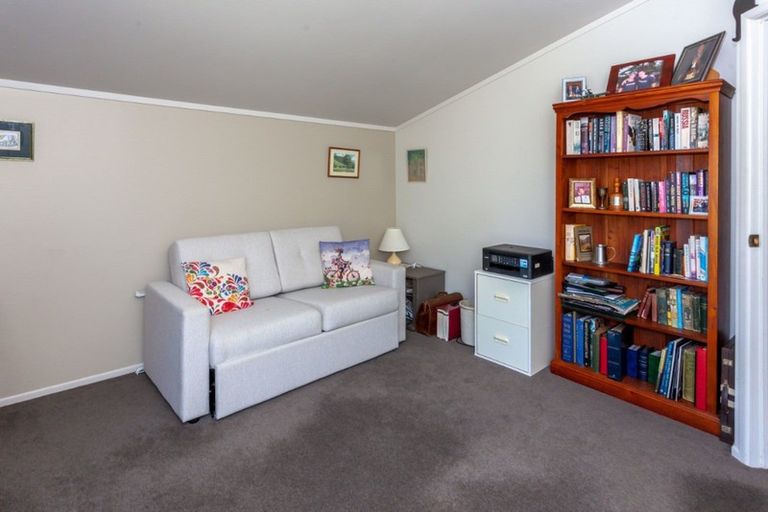 Photo of property in 100d Waverley Place, Whangamata, 3620