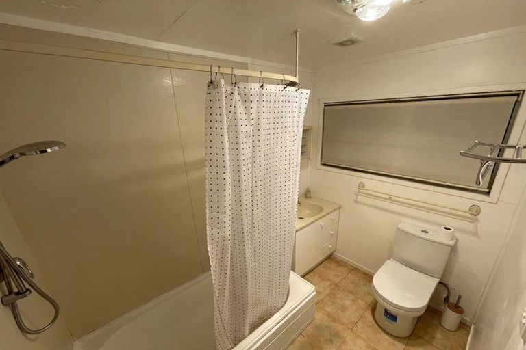 Photo of property in 108 Kemp Road, Massey, Auckland, 0614