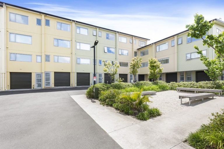 Photo of property in 5/11 Ray Small Drive, Papakura, 2110