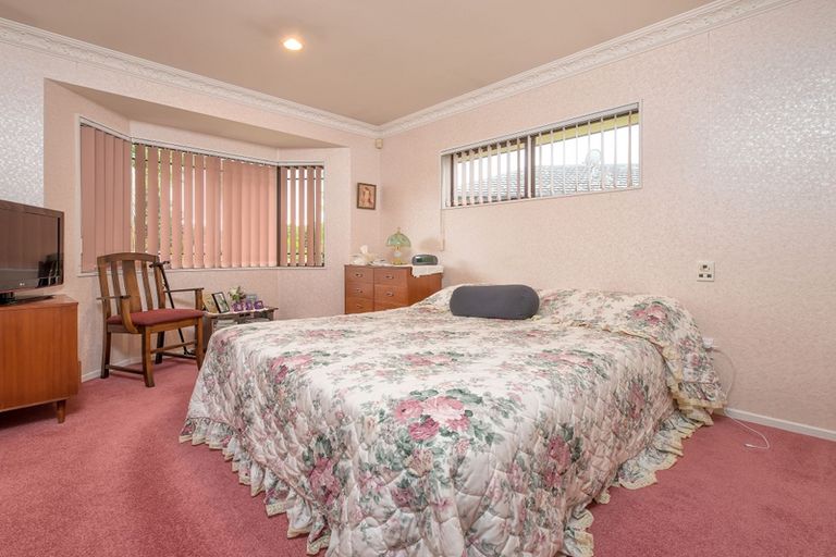 Photo of property in 16 Waimarino Road, Weymouth, Auckland, 2103