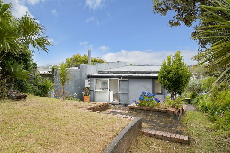 Photo of property in 9 Rangeview Road, Sunnyvale, Auckland, 0612