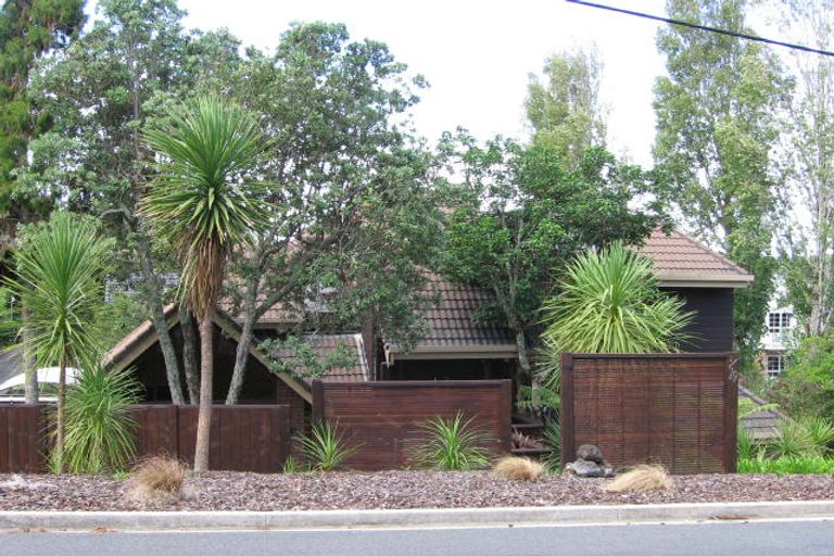 Photo of property in 2/29 View Road, Campbells Bay, Auckland, 0630