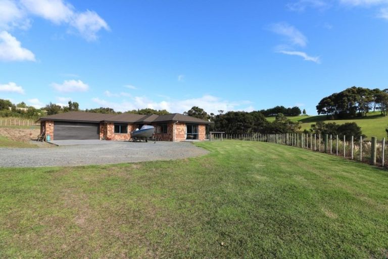 Photo of property in 136 Stratford Drive, Cable Bay, 0420