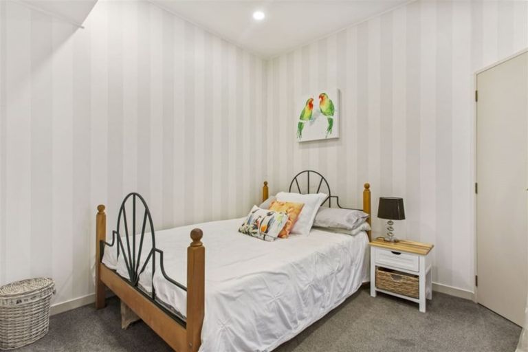 Photo of property in 45b Takutai Avenue, Half Moon Bay, Auckland, 2012