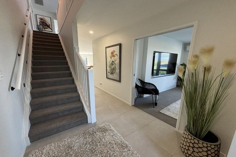 Photo of property in 16 Mutetai Road, Clarks Beach, 2122