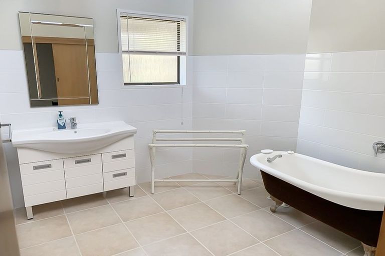 Photo of property in 18 Aintree Crescent, Awapuni, Palmerston North, 4412