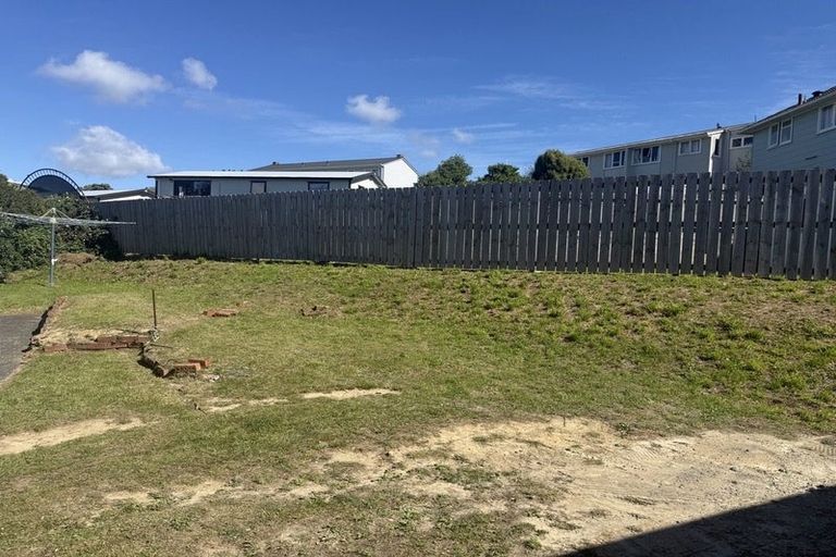 Photo of property in 8 York Place, Cannons Creek, Porirua, 5024