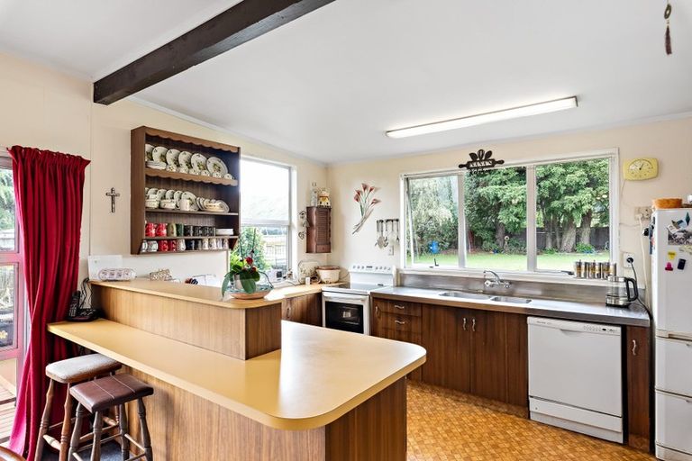 Photo of property in 96 Amohia Street, Paraparaumu, 5032