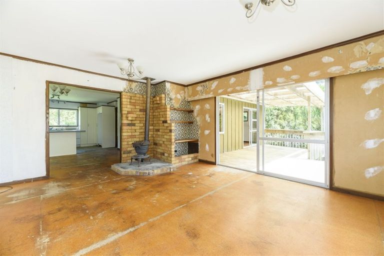 Photo of property in 46 Mountain Road, Henderson Valley, Auckland, 0612