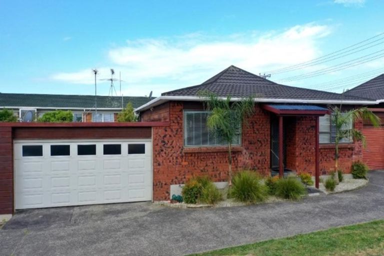 Photo of property in 2/51 Shakespeare Road, Milford, Auckland, 0620
