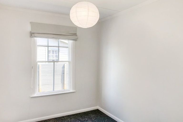 Photo of property in 11 Atkinson Street, Woodville, 4920