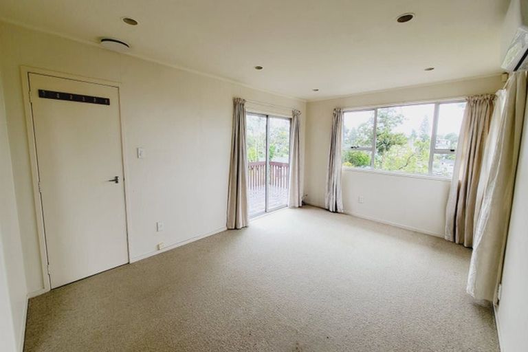Photo of property in 9 Aralia Road, Sunnynook, Auckland, 0620