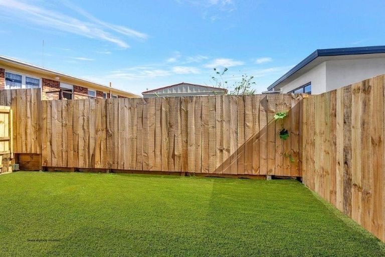 Photo of property in 1/72 Howe Street, Howick, Auckland, 2014