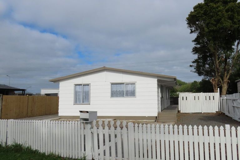 Photo of property in 77 Chichester Drive, Rosehill, Papakura, 2113