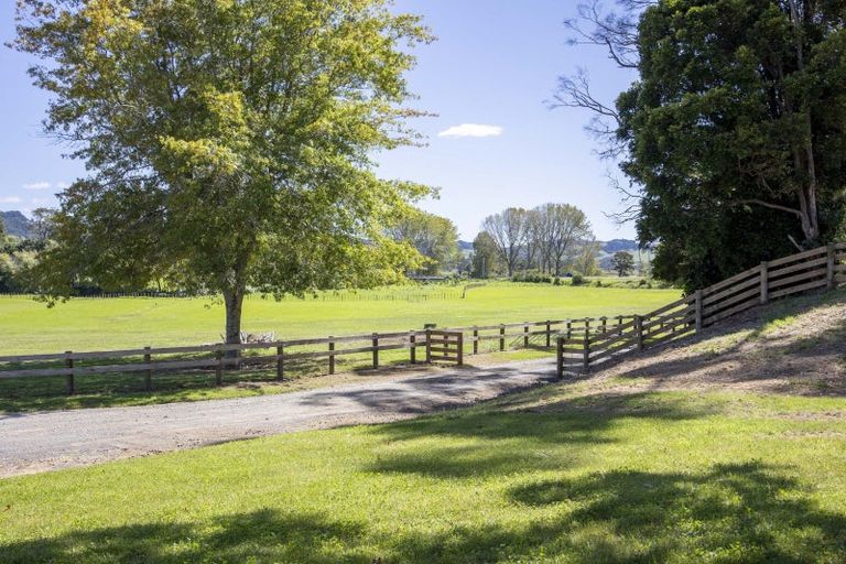 Photo of property in 377 Clevedon Kawakawa Road, Clevedon, Papakura, 2585