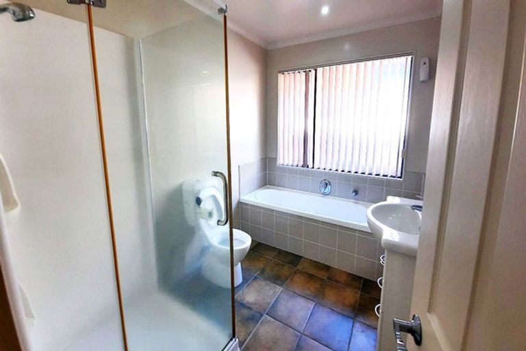 Photo of property in 131a Sturges Road, Henderson, Auckland, 0612