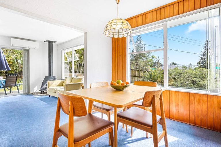 Photo of property in 156 Godley Road, Titirangi, Auckland, 0604