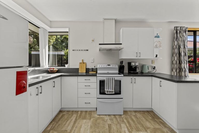 Photo of property in 1/8 Torvill And Dean Lane, Cashmere, Christchurch, 8022