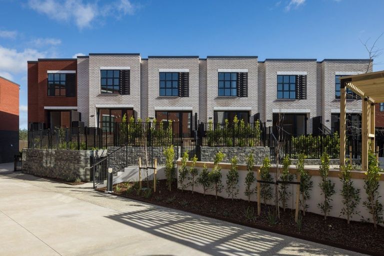 Photo of property in 15 Fencible Drive, Howick, Auckland, 2014