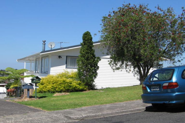 Photo of property in 2/29 Barker Rise, Northcross, Auckland, 0632