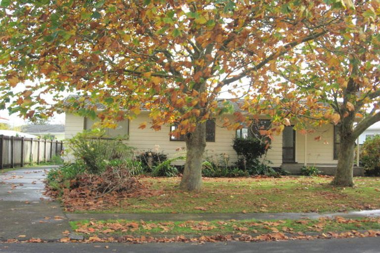 Photo of property in 12 Darren Crescent, Half Moon Bay, Auckland, 2012