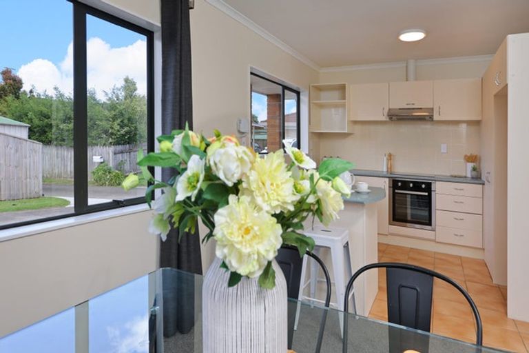 Photo of property in 23 Greenberry Drive, Ranui, Auckland, 0612