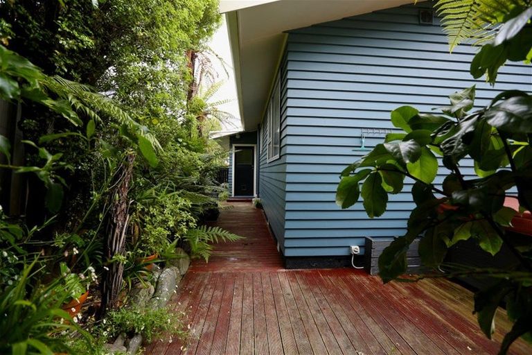 Photo of property in 21 Edelweiss Grove, Timberlea, Upper Hutt, 5018