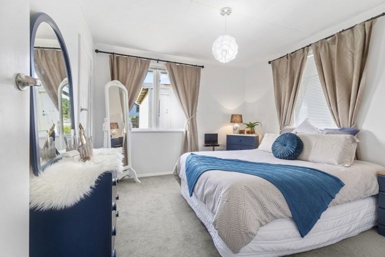 Photo of property in 78 Taylor Terrace, Tawa, Wellington, 5028