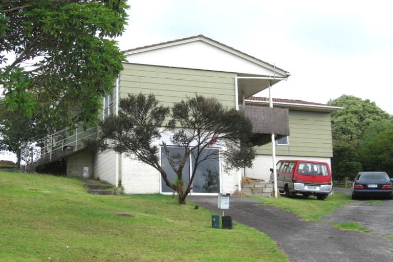 Photo of property in 32 Tawavale Crescent, Totara Vale, Auckland, 0629