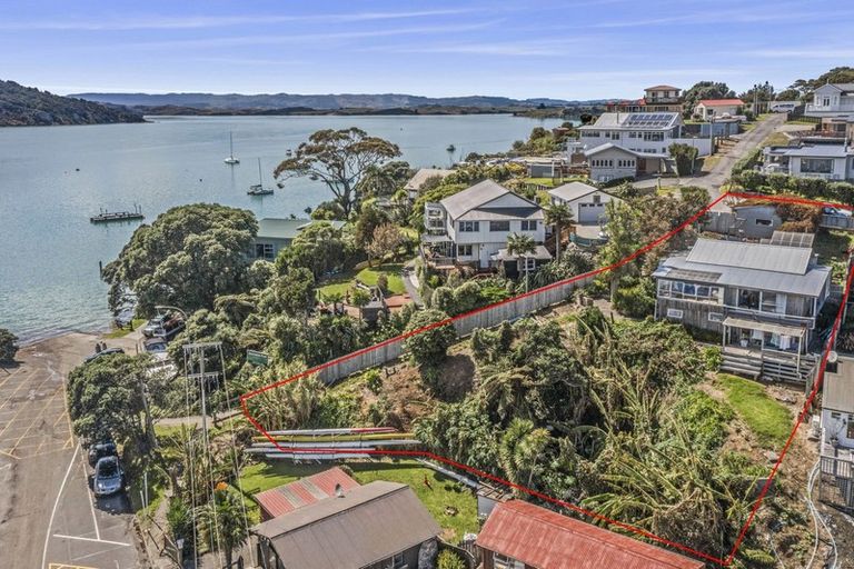 Photo of property in 77 Wallis Street, Raglan, 3225