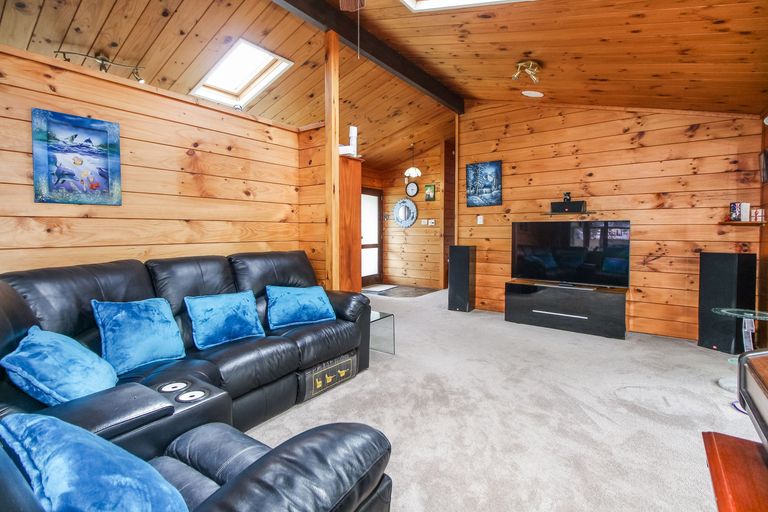 Photo of property in 39 Fitzherbert Avenue, West Harbour, Auckland, 0618