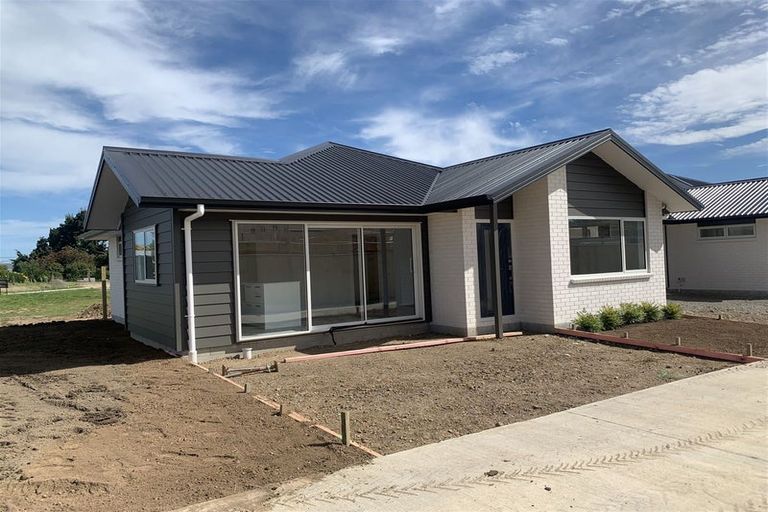 Photo of property in 4 Van Baarle Close, Carterton, 5713