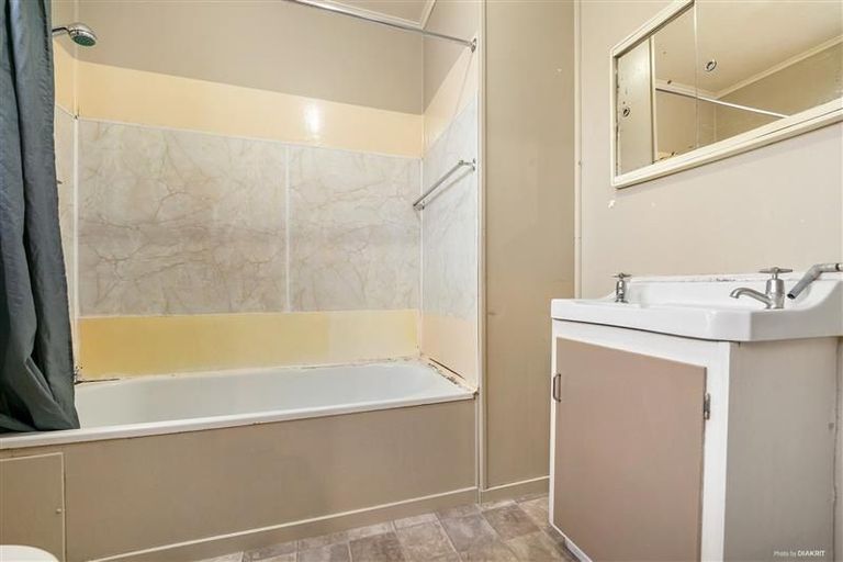 Photo of property in 2/152 Lincoln Road, Henderson, Auckland, 0610