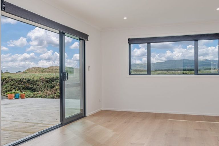 Photo of property in 42 Silicon Way, Fitzherbert, Palmerston North, 4410