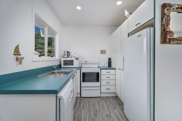Photo of property in 17 Martin Place, Cooks Beach, Whitianga, 3591