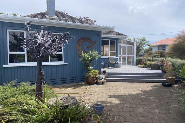 Photo of property in 136 Seaview Road, Westown, New Plymouth, 4310