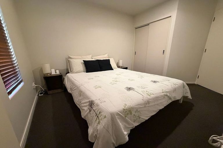 Photo of property in Metro Apartments, 2/220 Thorndon Quay, Pipitea, Wellington, 6011