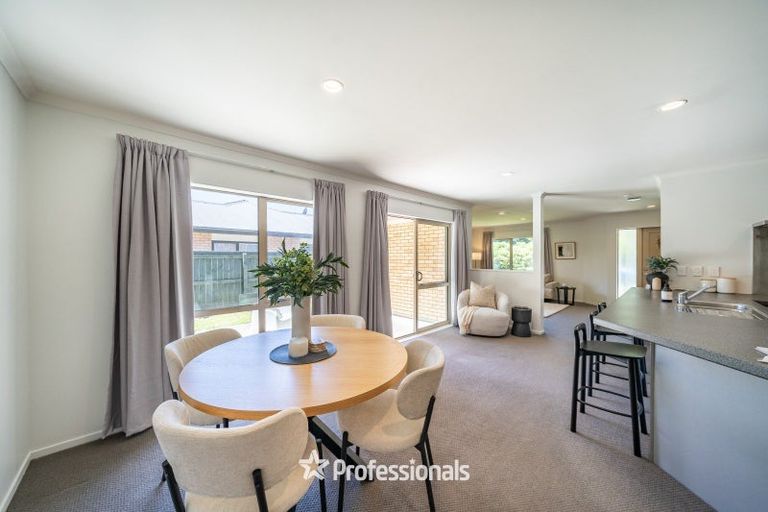Photo of property in 24 Aragon Grove, Kingsley Heights, Upper Hutt, 5018