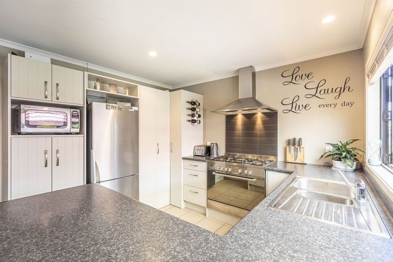 Photo of property in 24 Brooklyn Heights Drive, Kelvin Grove, Palmerston North, 4414